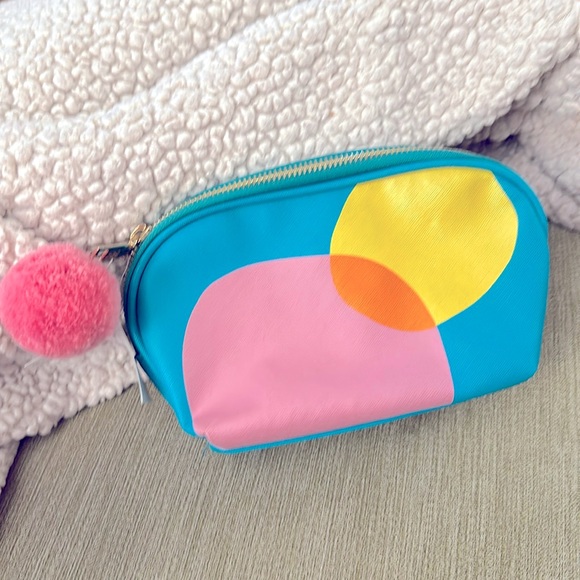 FLYING TIGER Pom Pom Retro Makeup Bag - Picture 1 of 4